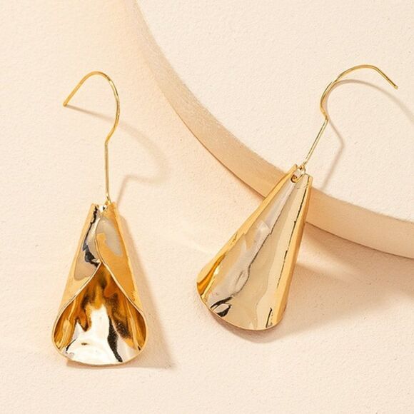 2/$21 Ladies Gold Dangle Earrings - Picture 1 of 6